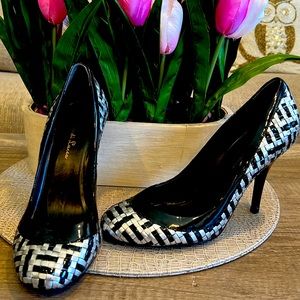 Basket woven patent leather size 8 1/2 pumps